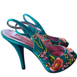 Betsey Johnson Embroidered Floral Teal Heels size 8